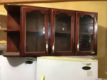 Gabinete de pino de 3 puertas