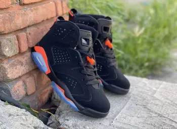 Tenis jordan retro 6 black gold 2k23