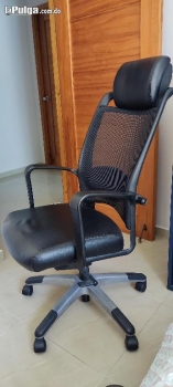 Silla ejecutiva. muy cómoda. con apoyo lumbar.