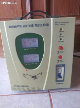 Regulador automático de voltaje en la romana