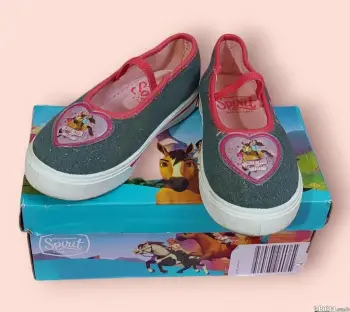 Zapatos para niña  en la concepción de la vega