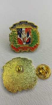 Pin del escudo dominicano dorado