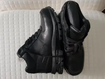 Botas nike air max acg negras.. size 9