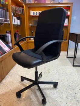 Sillón ejecutivo negro reclínable