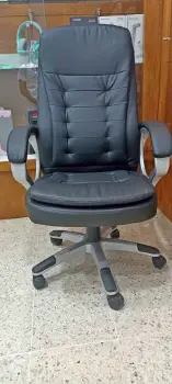 Sillón ejecutivo negro reclínable