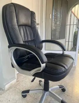 Sillón ejecutivo negro reclínable