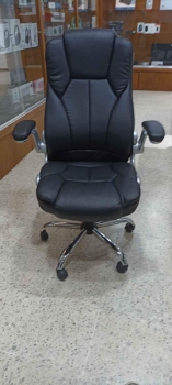 Sillón ejecutivo negro reclínable