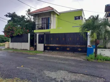 Casa en venta de 2 niveles