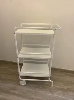 Carrito organizador blanco ideal para estética salón de belleza o coci