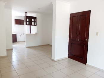 Apartamento en venta en residencial cerrado ubicado en la urbanización