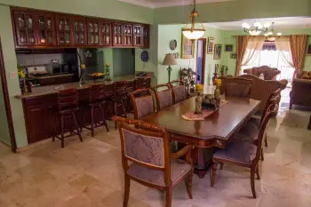 Vendo juego de comedor y muebles