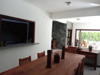 Vendo villa de dos niveles 4 habitaciones en metro country club