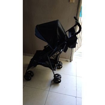 Vendo cochecito para niños azul/negro en 3500 pesos