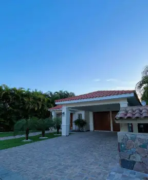 Se vende espectacular villa en metro country club