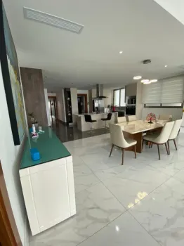 Renta de lujoso apartamento con vista despejada al mar