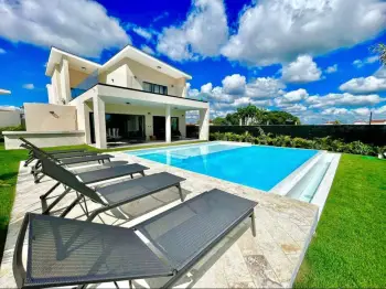 Vendo villa en romana.