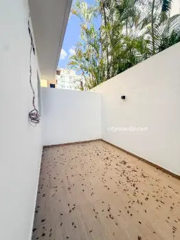 Se renta local comercial de 126 metros en la calle desiderio arias