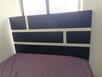 Cama con gavetero y mesa de noche