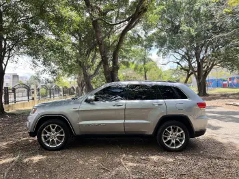 Jeep grand cheroke laredo 4x4