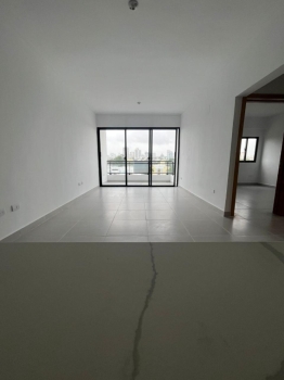 Alquilo apartamento amplio de 3 habitaciones en zona universitaria
