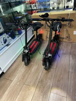 Patineta con haciento  3 cambios discos de freno luces led luz delante
