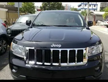 Jeep grand cherokee laredo 2012