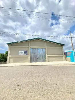 Nave comercial de 850 metros disponible en la av. hípica entrando por