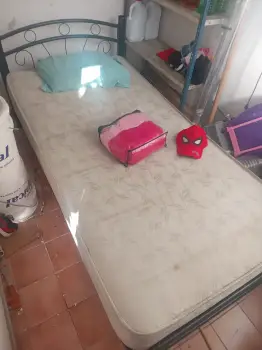 Cama twin con su colchon  regalo