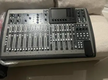 Nueva vendo consola digital behringer  x 32