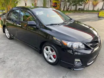 Toyota corolla s 2013  muy buenas condiciones . sin detalles