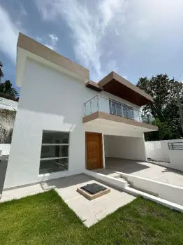 Presentamos una elegante casa en una excelente ubicación en altos de a