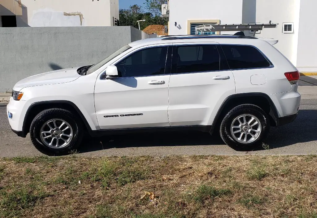 JEEP GRAND CHEROKEE LAREDO  en Duarte Foto 7189351-1.jpg