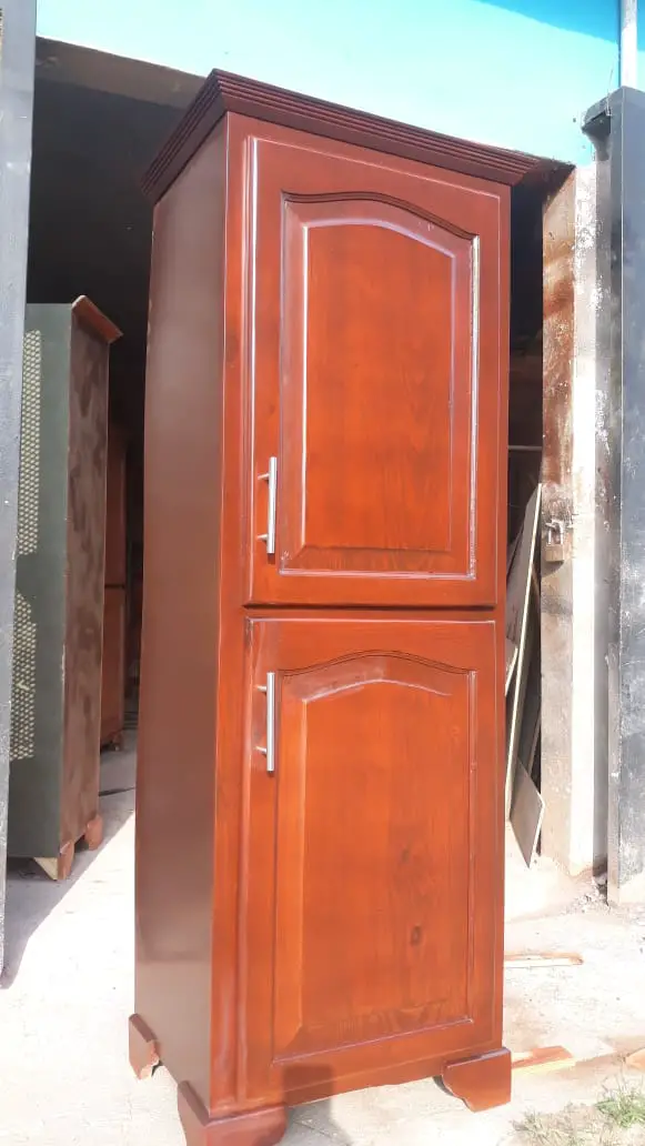 Anaquel dispensador en madera  Foto 7228392-2.jpg