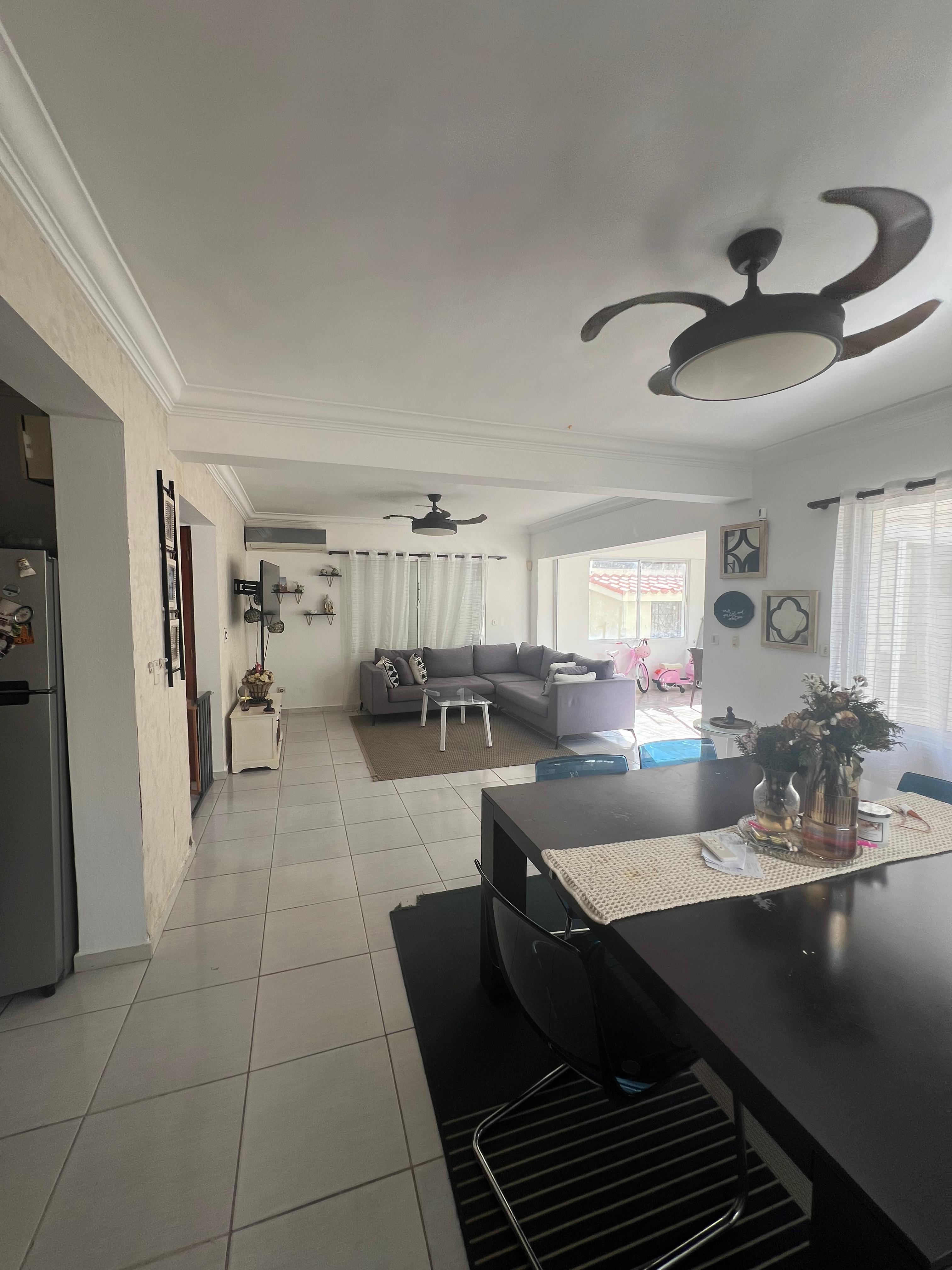 Townhouse en Metro Country Club – Totalmente Amueblado Foto 7248513-2.jpg