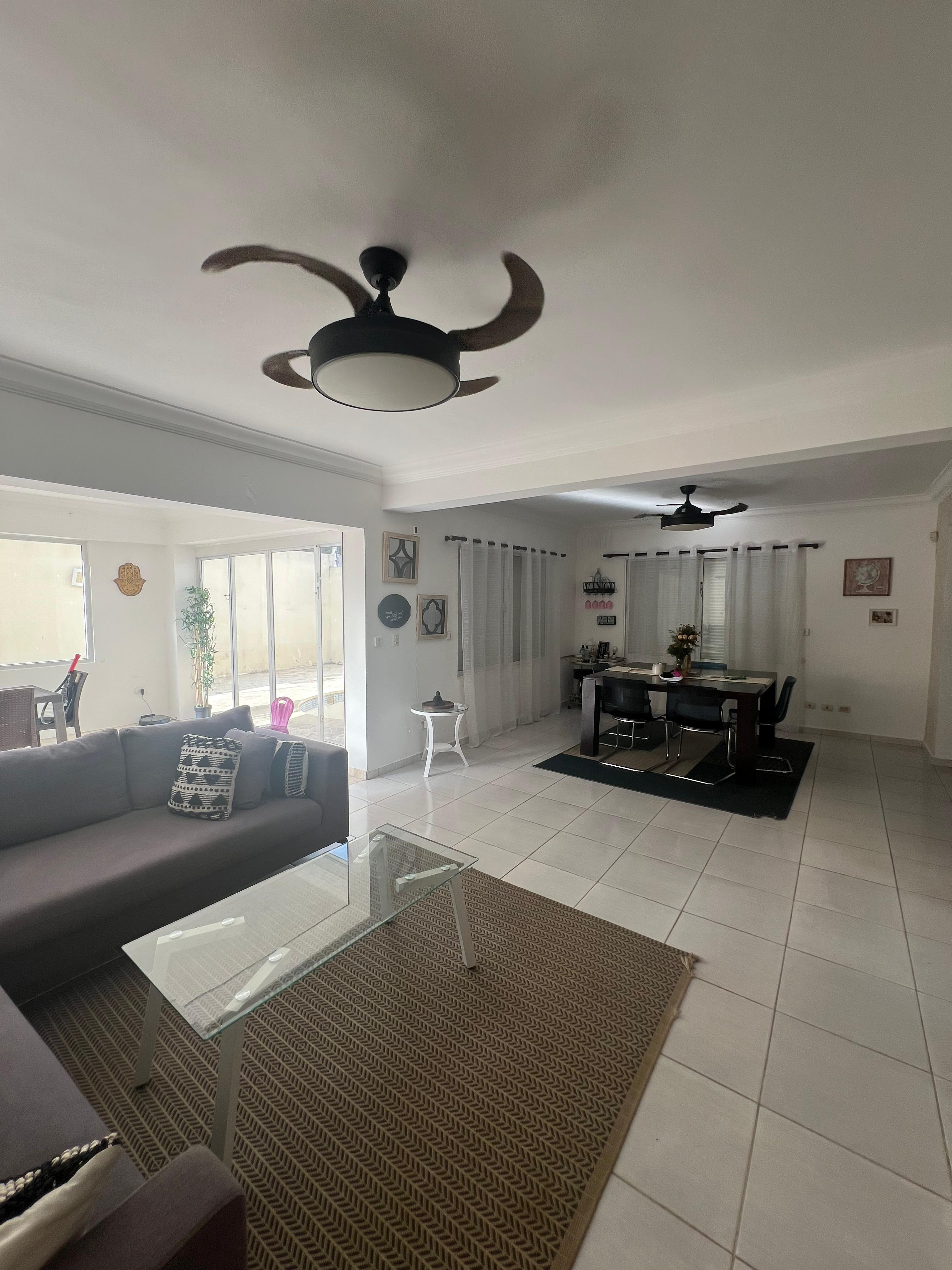 Townhouse en Metro Country Club – Totalmente Amueblado Foto 7249098-6.jpg