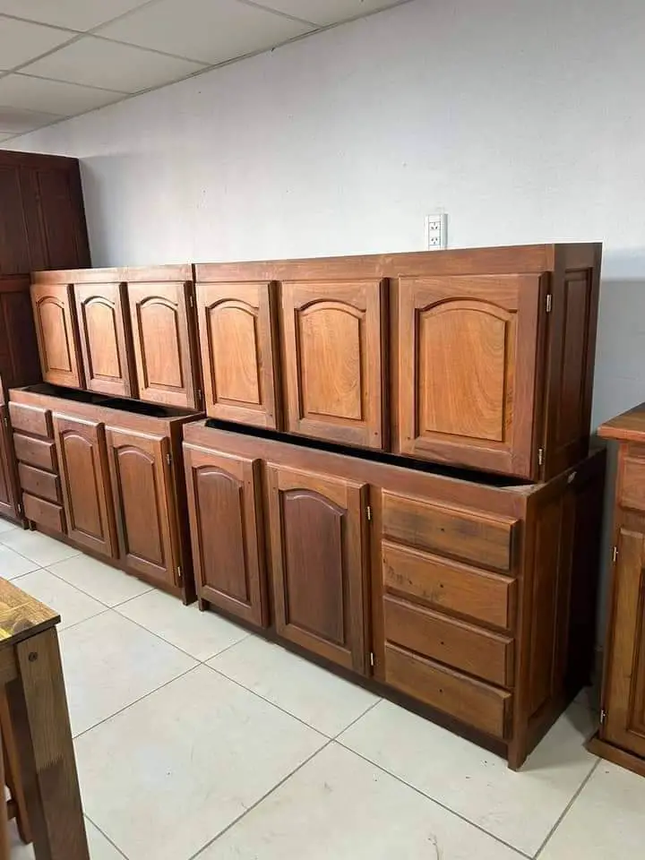 Puertas de gabinetes en madera  Foto 7254106-1.jpg