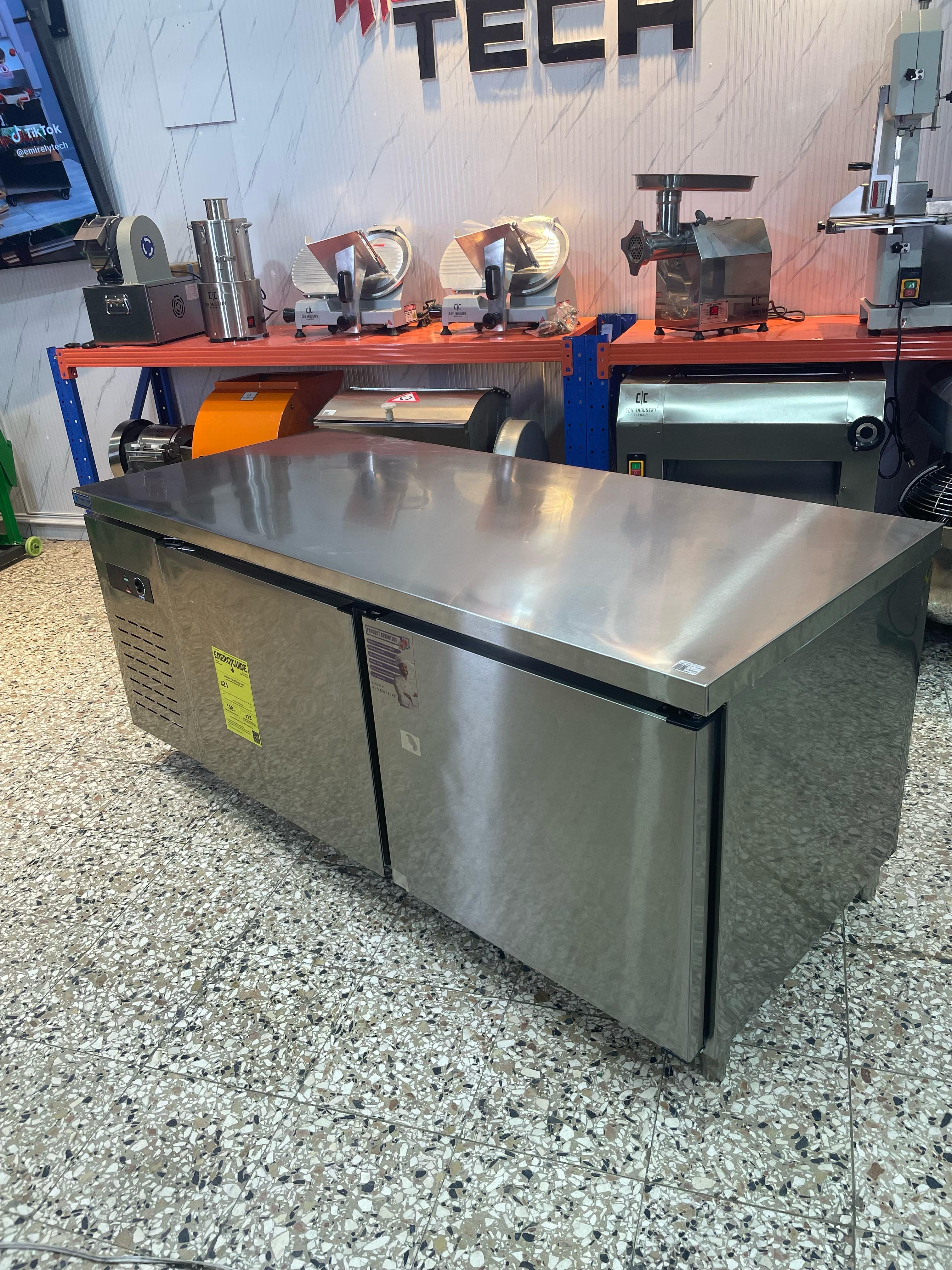 Mesa de trabajo para cocina con refrigerador de acero inoxidable Foto 7269260-2.jpg