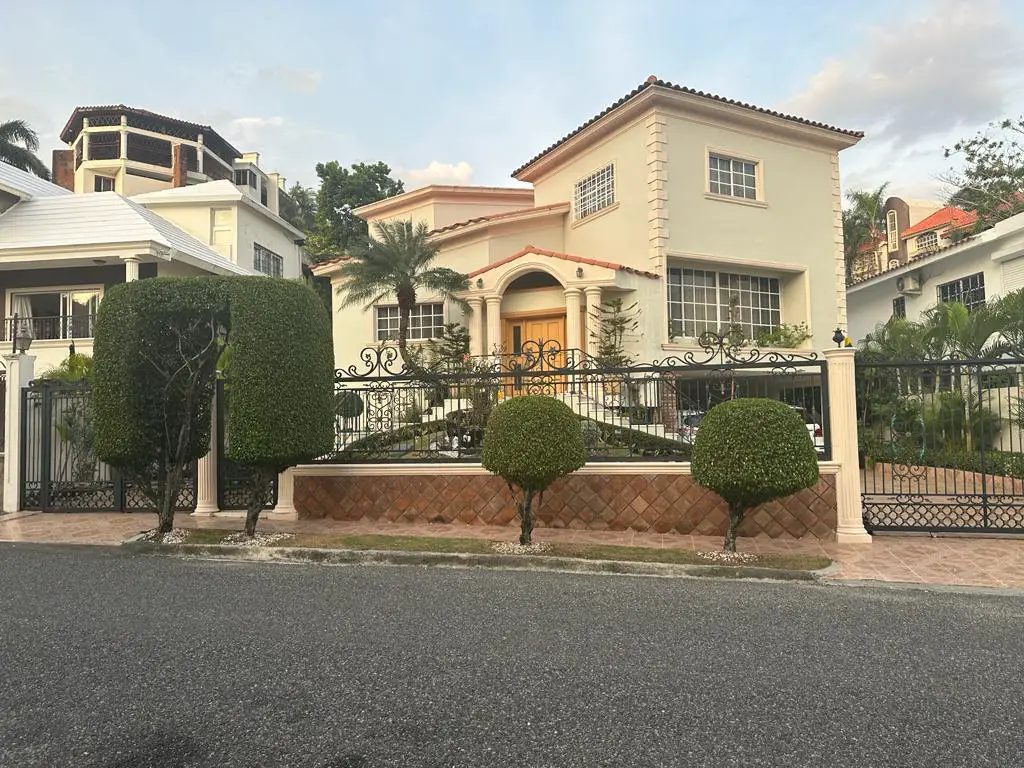 VENDO O ALQUILO SUPER CASA DE 3 NIV. EN ARROYO HONDO III CON TERMINACI Foto 7272923-15.jpg