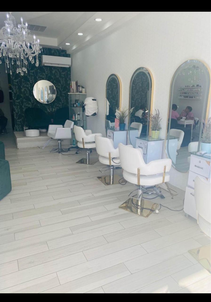 Vendo Punto Comercial Salón de Belleza Totalmente Amueblado Foto 7274735-6.jpg