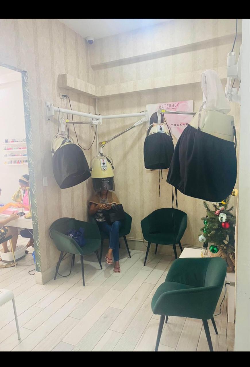 Vendo Punto Comercial Salón de Belleza Totalmente Amueblado Foto 7274735-9.jpg