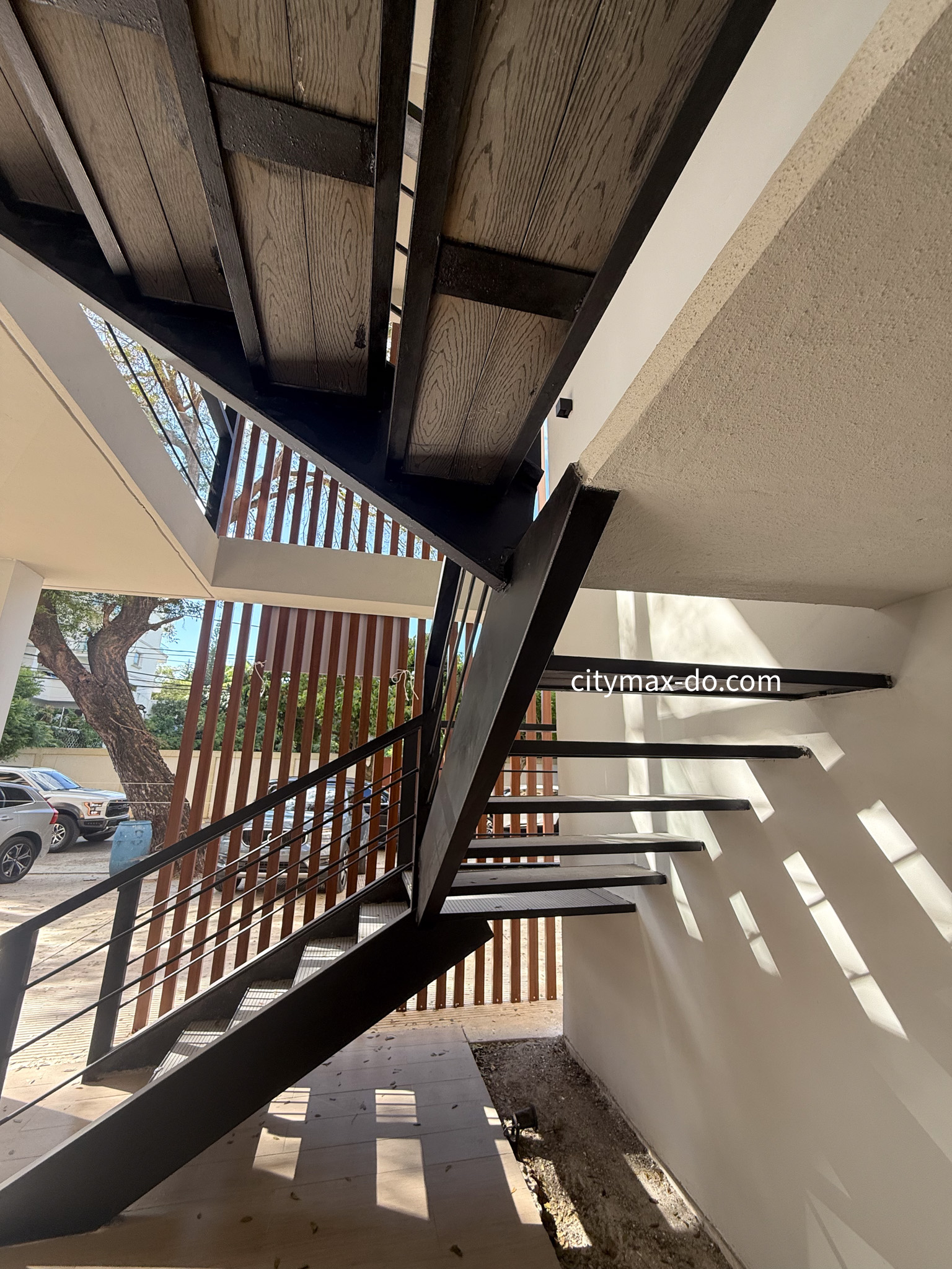 Disponible Local Comercial 2do nivel  en Alquiler en la calle Desideri Foto 7275037-3.jpg