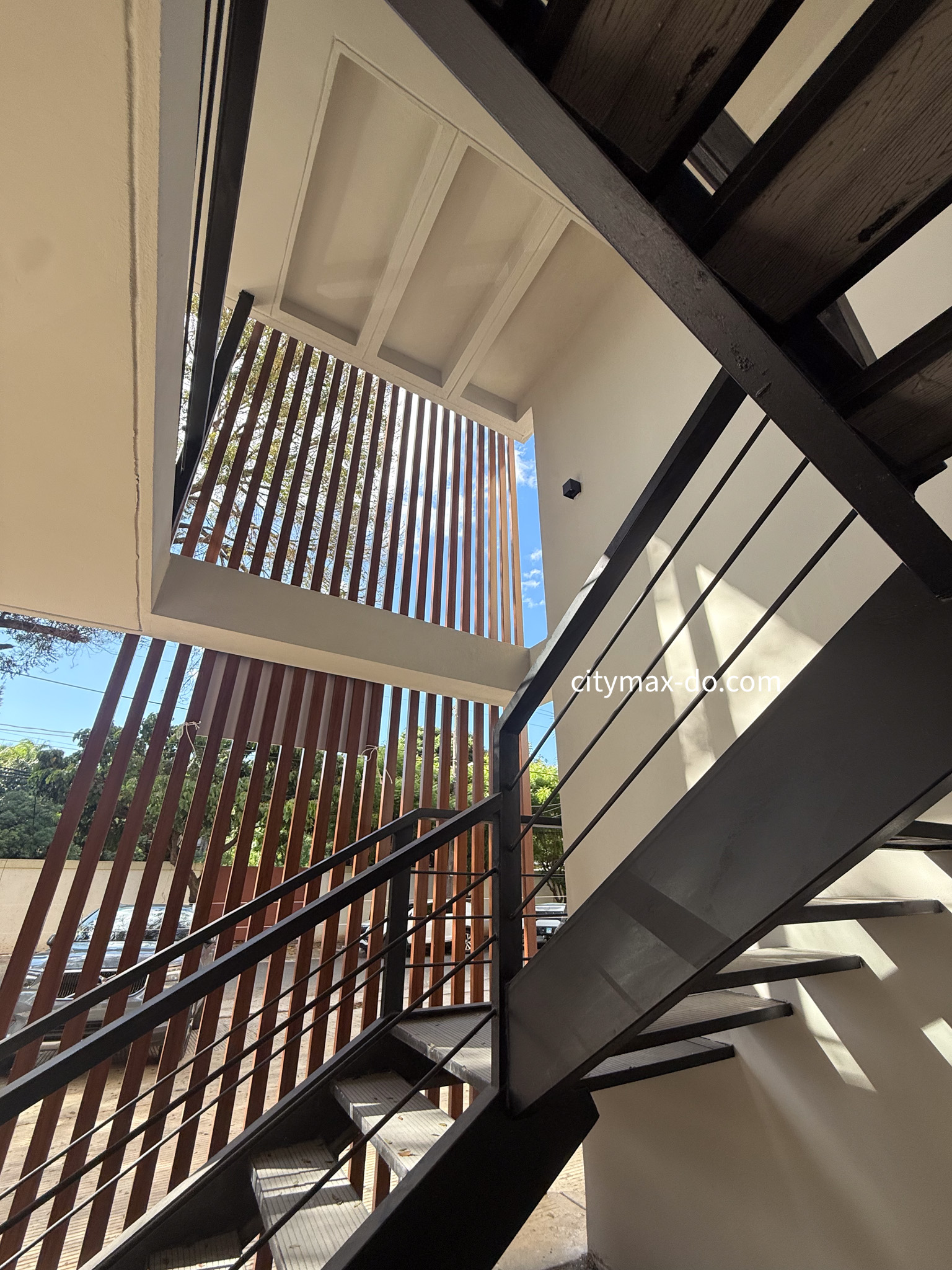 Disponible Local Comercial 2do nivel  en Alquiler en la calle Desideri Foto 7275037-4.jpg