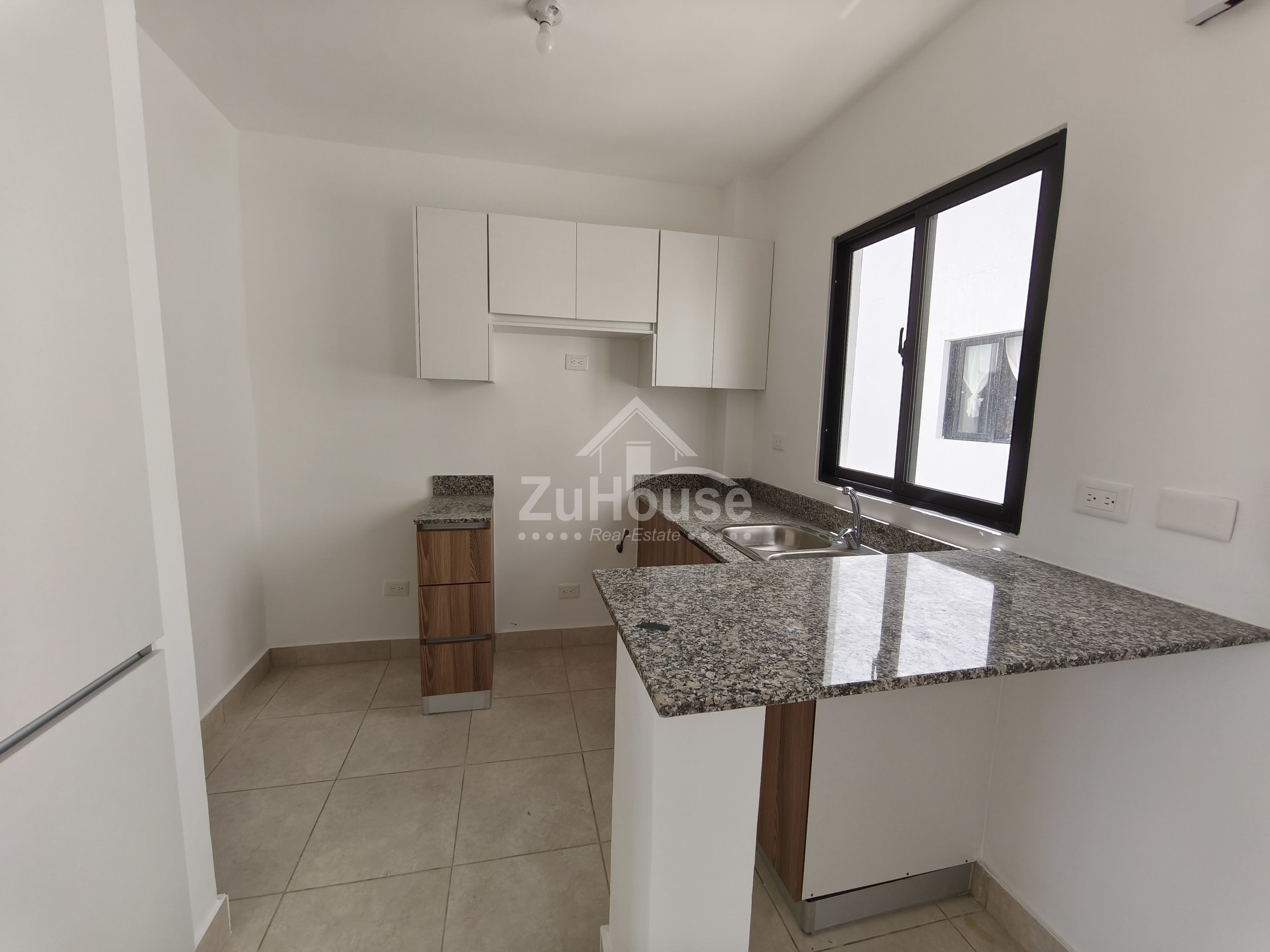 Apartamento en alquiler en segundo piso en Av. Hispanoamericana AWPA06 Foto 7275609-7.jpg