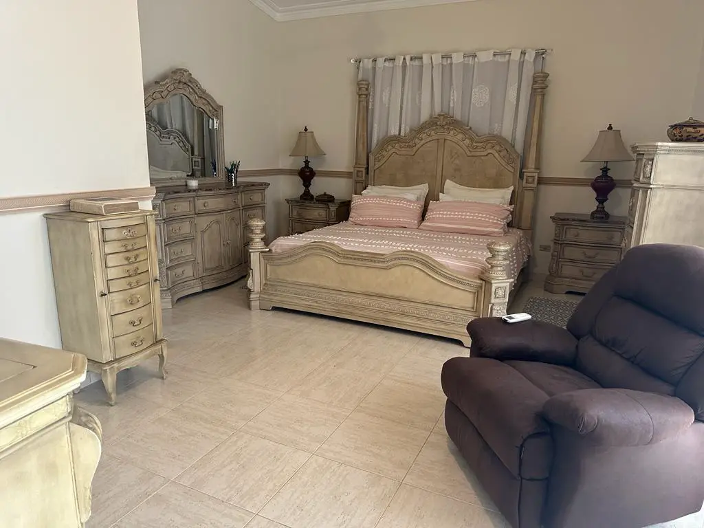 VENDO SUPER CASA DE 3 NIV. EN ARROYO HONDO III CON TERMINACIONES DE PR Foto 7276972-12.jpg