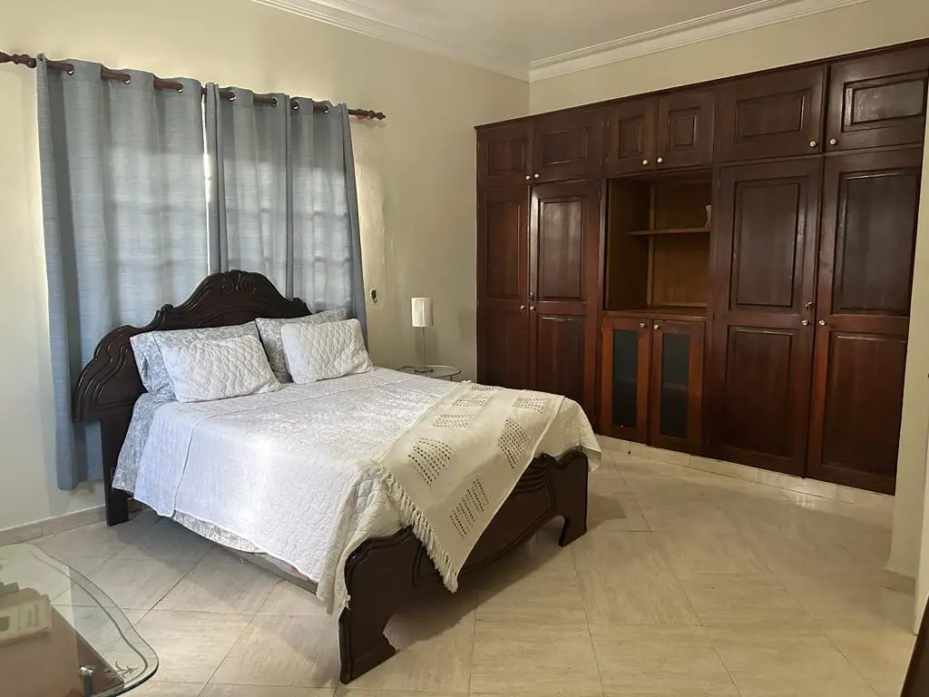 VENDO SUPER CASA DE 3 NIV. EN ARROYO HONDO III CON TERMINACIONES DE PR Foto 7276972-3.jpg