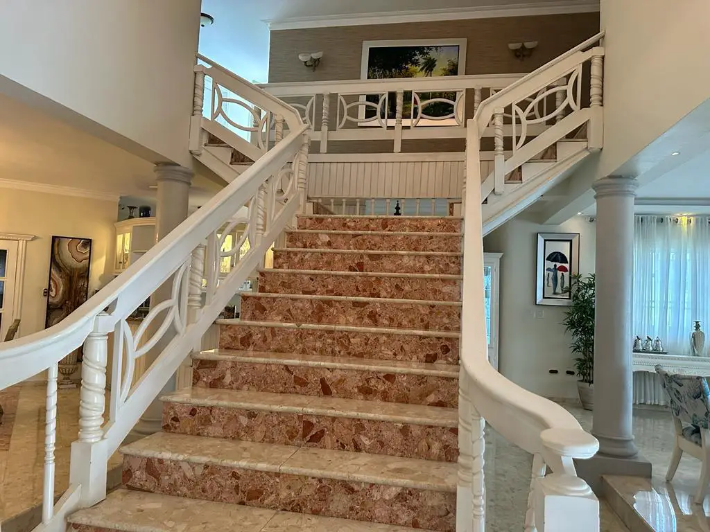 VENDO SUPER CASA DE 3 NIV. EN ARROYO HONDO III CON TERMINACIONES DE PR Foto 7276972-5.jpg