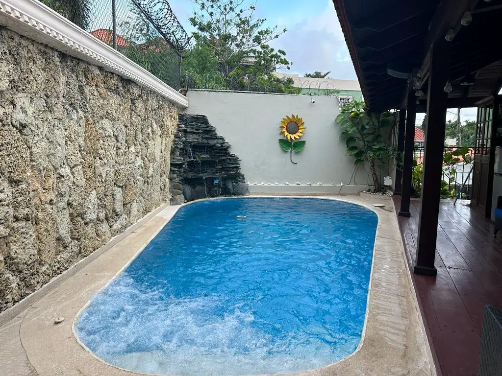 VENDO SUPER CASA DE 3 NIV. EN ARROYO HONDO III CON TERMINACIONES DE PR Foto 7276972-6.jpg