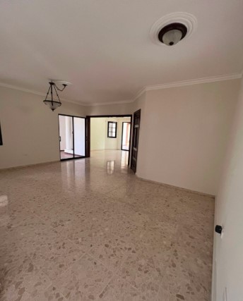 EN VENTA – CASA CON PATIO EN ARROYO HONDO SANTIAGO Foto 7277890-15.jpg