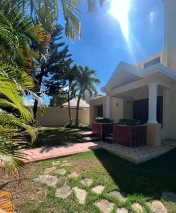 EN VENTA – CASA CON PATIO EN ARROYO HONDO SANTIAGO Foto 7277890-6.jpg