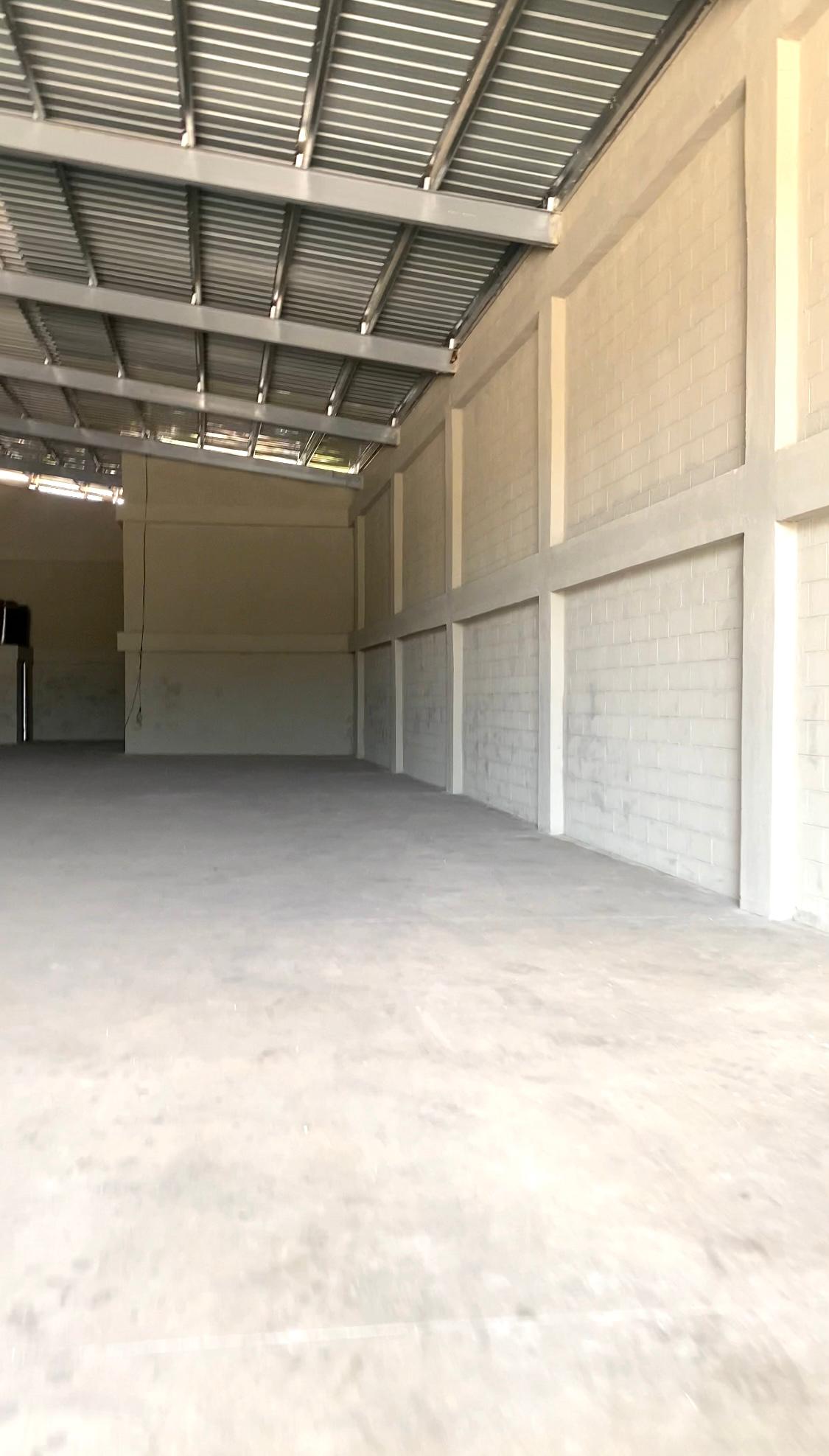 Nave Comercial de 850 metros disponible en la Av. Hípica entrando por  Foto 7278084-6.jpg